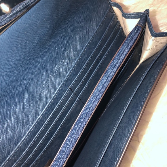 🦋 EUC MK Long Wallet 🦋 - Picture 6 of 9